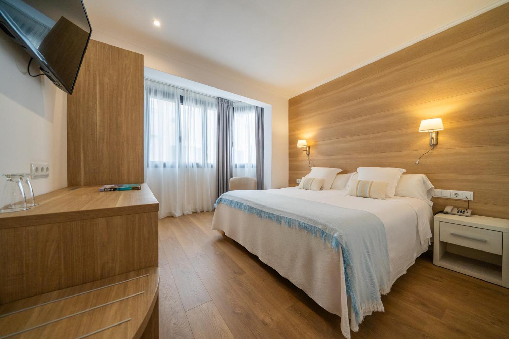 Hostal Menurka 시우타데야 외부 사진