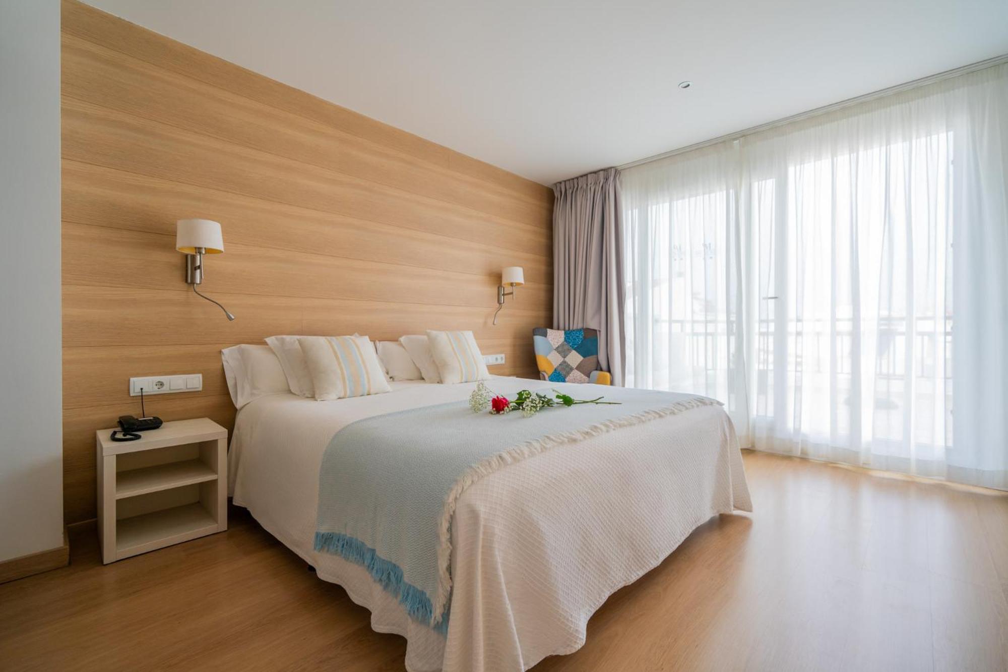 Hostal Menurka 시우타데야 외부 사진