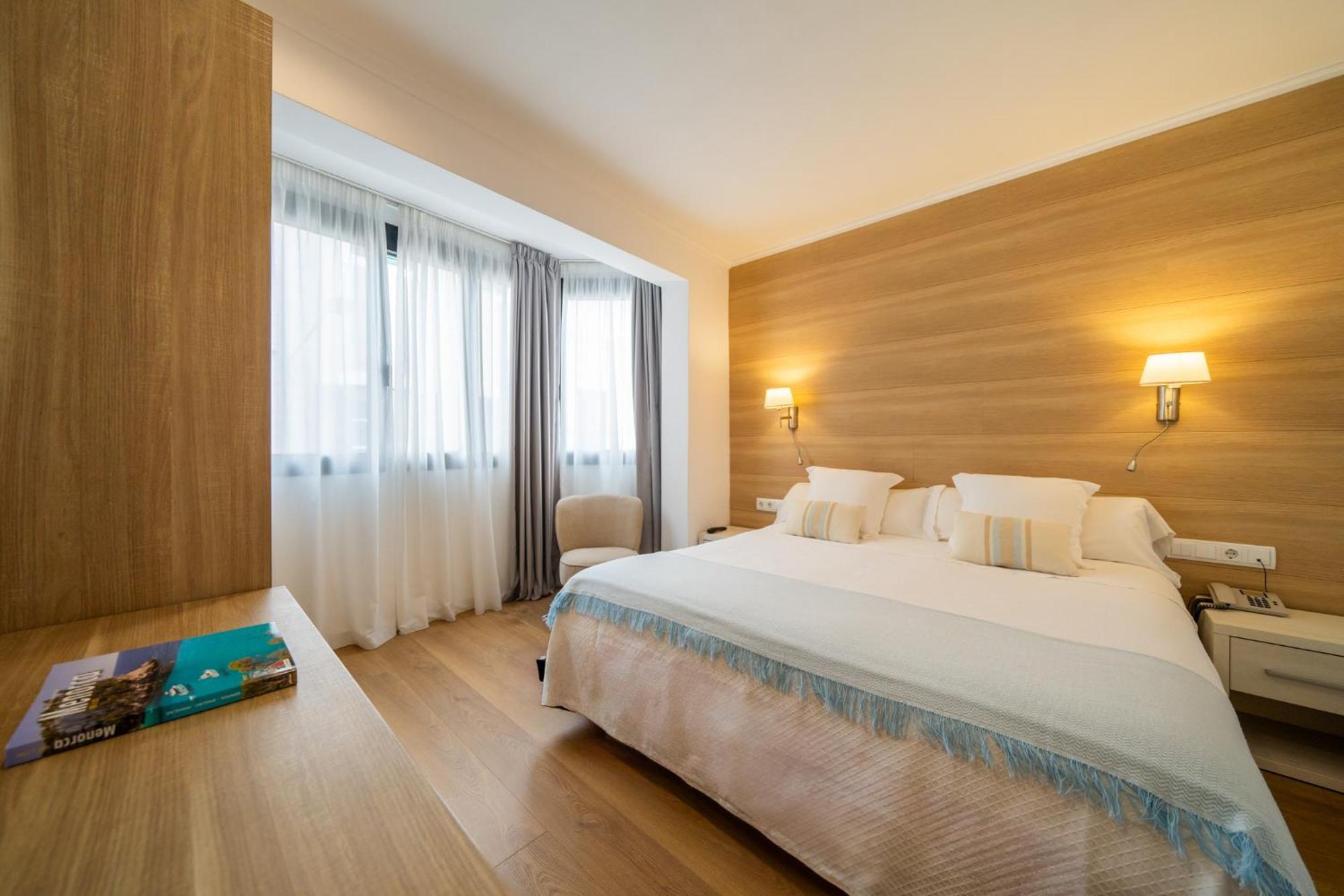 Hostal Menurka 시우타데야 외부 사진